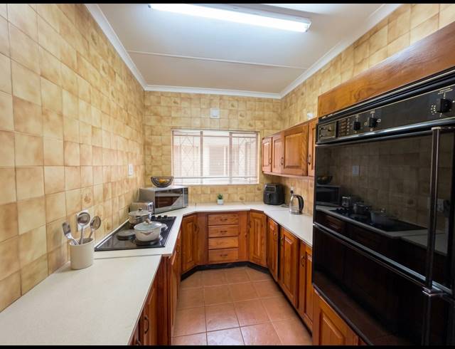3 BEDROOM HOUSE TO LET IN VANDERBIJLPARK CW 3